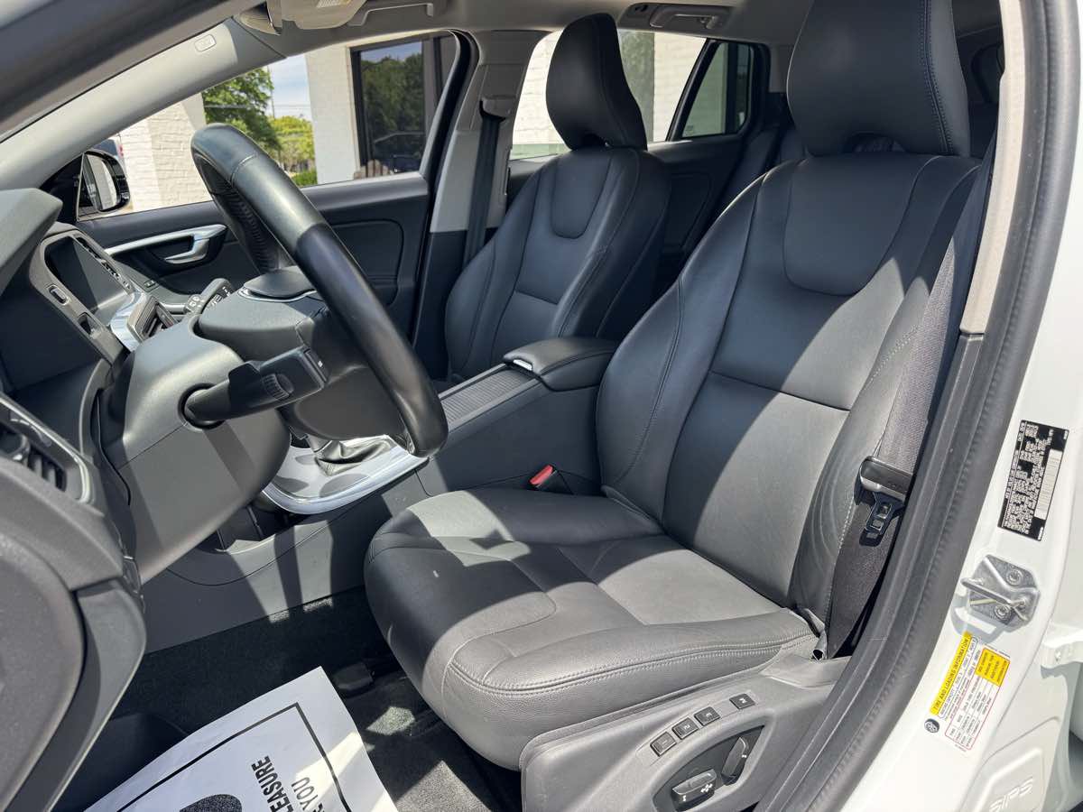 Used 2018 Volvo V60 T5 Cross Country AWD/4WD image 10