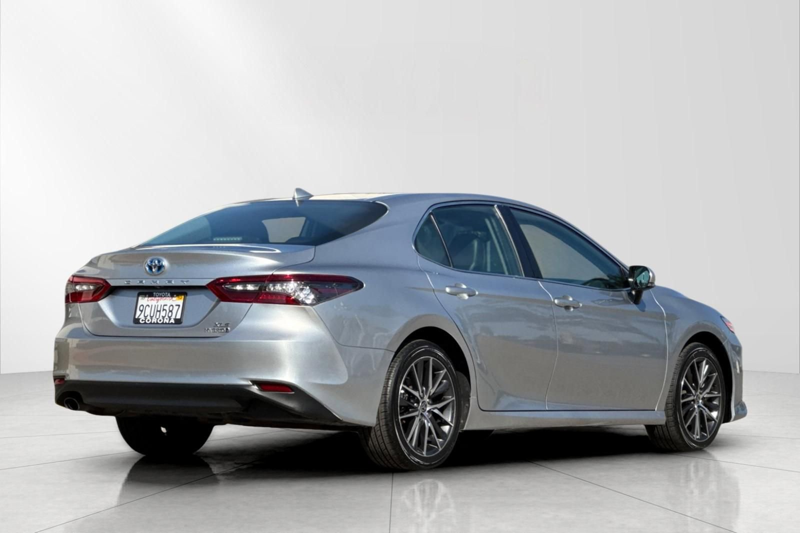 Used 2023 Toyota Camry XLE image 3