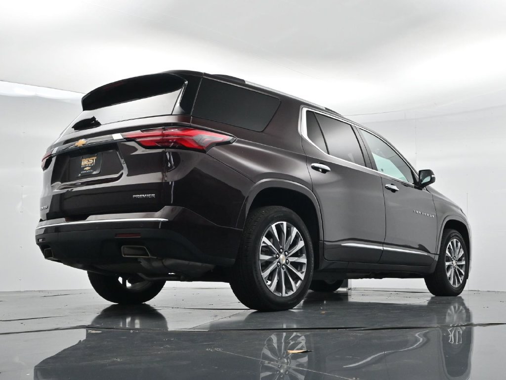 Used 2023 Chevrolet Traverse Premier FWD image 32
