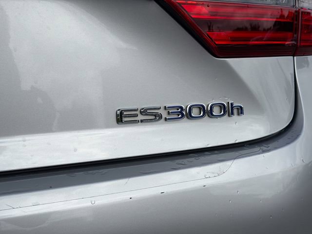 Used 2016 Lexus ES 300h w/ Luxury Package w/Wood Trim image 44
