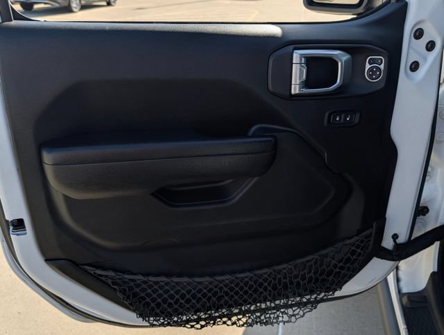 Used 2023 Jeep Wrangler Unlimited Rubicon AWD/4WD image 16