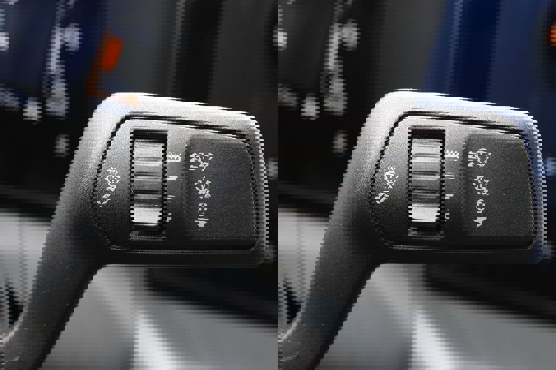 Used 2025 Ford Mustang Ecoboost image 27