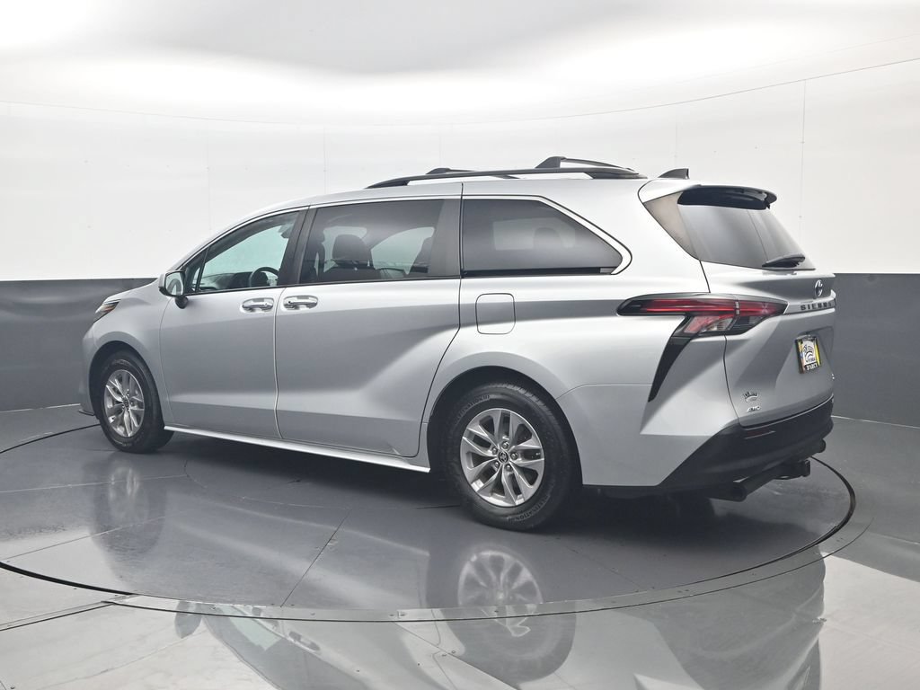 Used 2022 Toyota Sienna XLE w/ XLE Plus Package AWD/4WD image 8