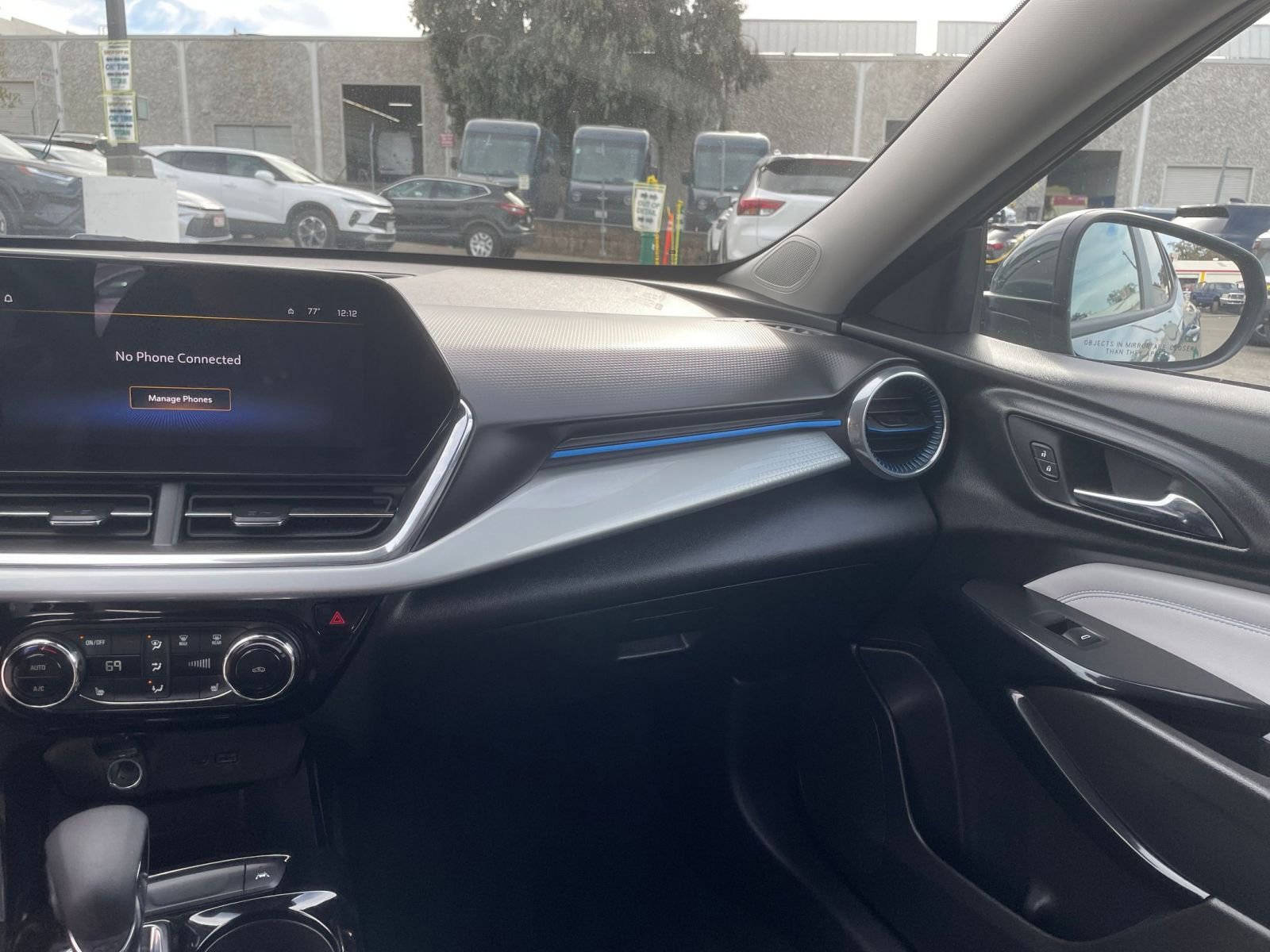 Used 2025 Chevrolet Trax LT w/ LT Convenience Package image 33