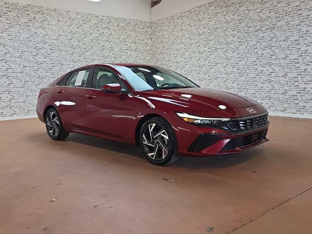 Used 2024 Hyundai Elantra Limited image 1