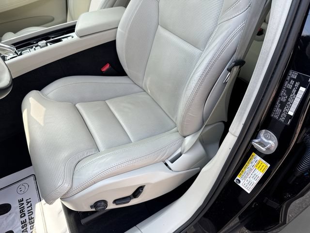 Certified 2024 Volvo XC60 B5 Ultimate w/ Protection Package Premier AWD/4WD image 17