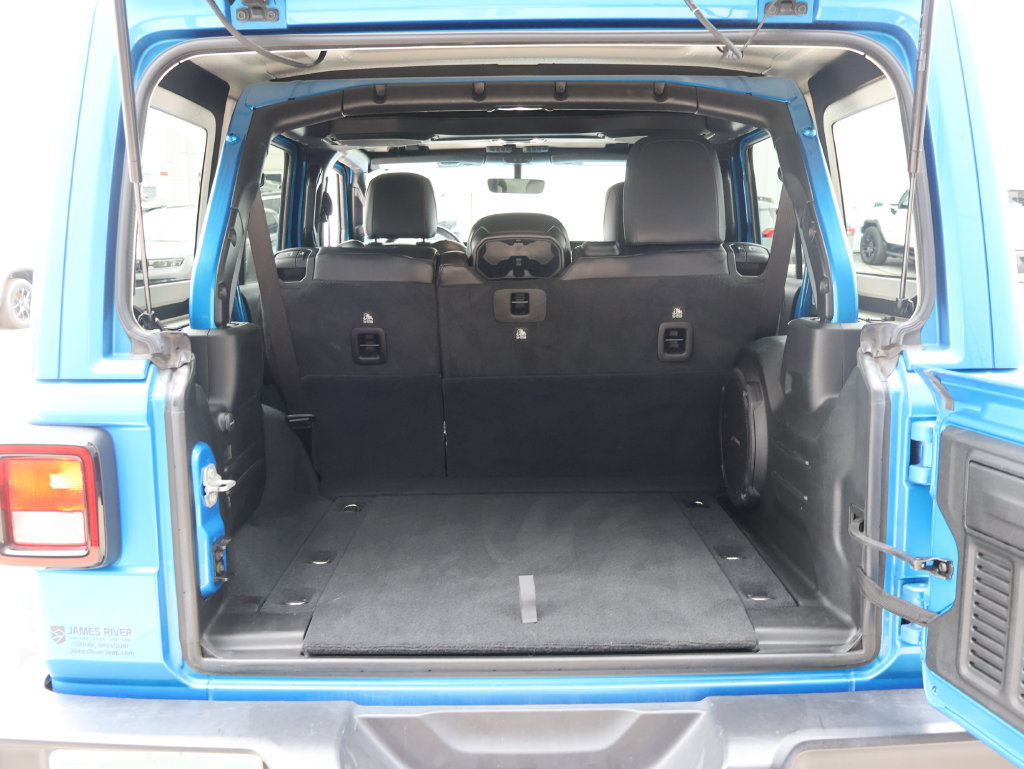 Used 2022 Jeep Wrangler Unlimited Sahara AWD/4WD image 13