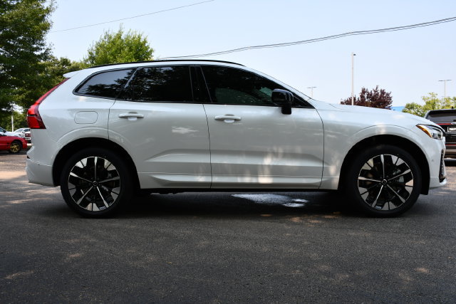 New 2026 Volvo XC60 T8 Plus w/ Climate Package PRO AWD/4WD image 8