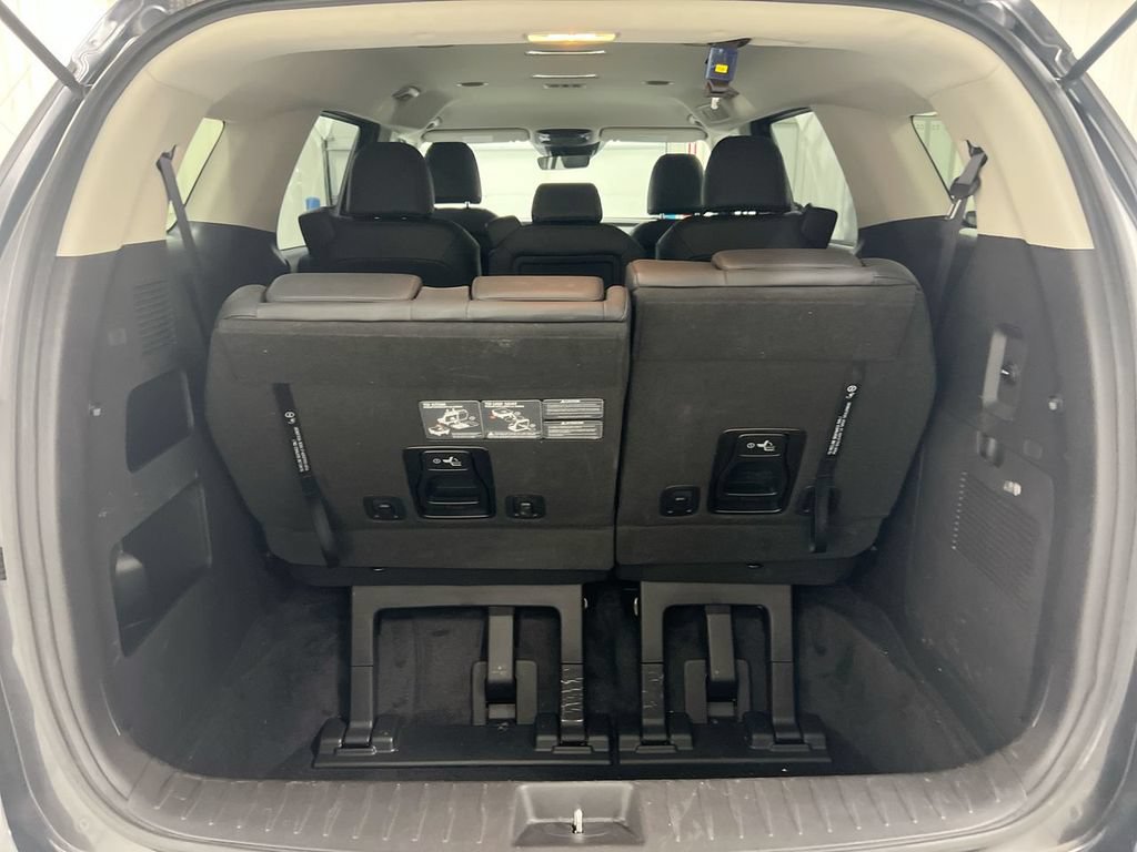 Used 2023 Kia Carnival LX FWD image 24
