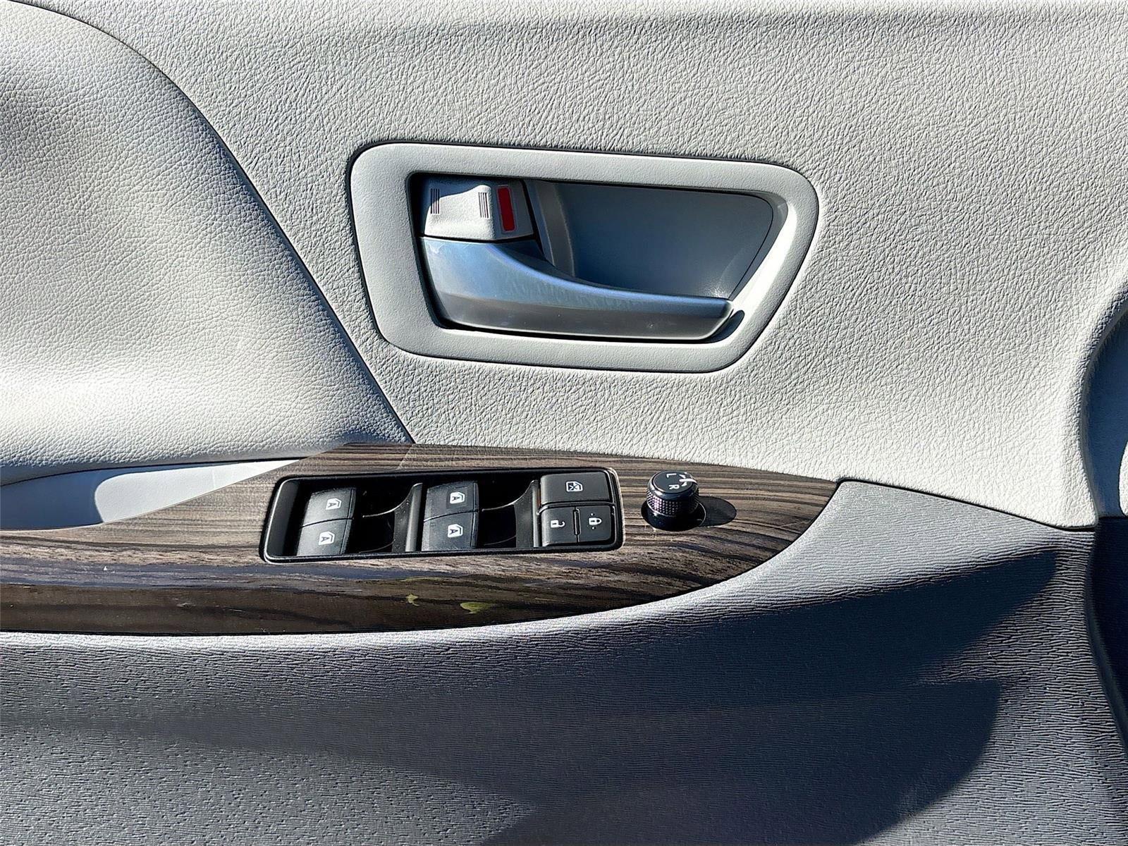 Used 2020 Toyota Sienna XLE image 18