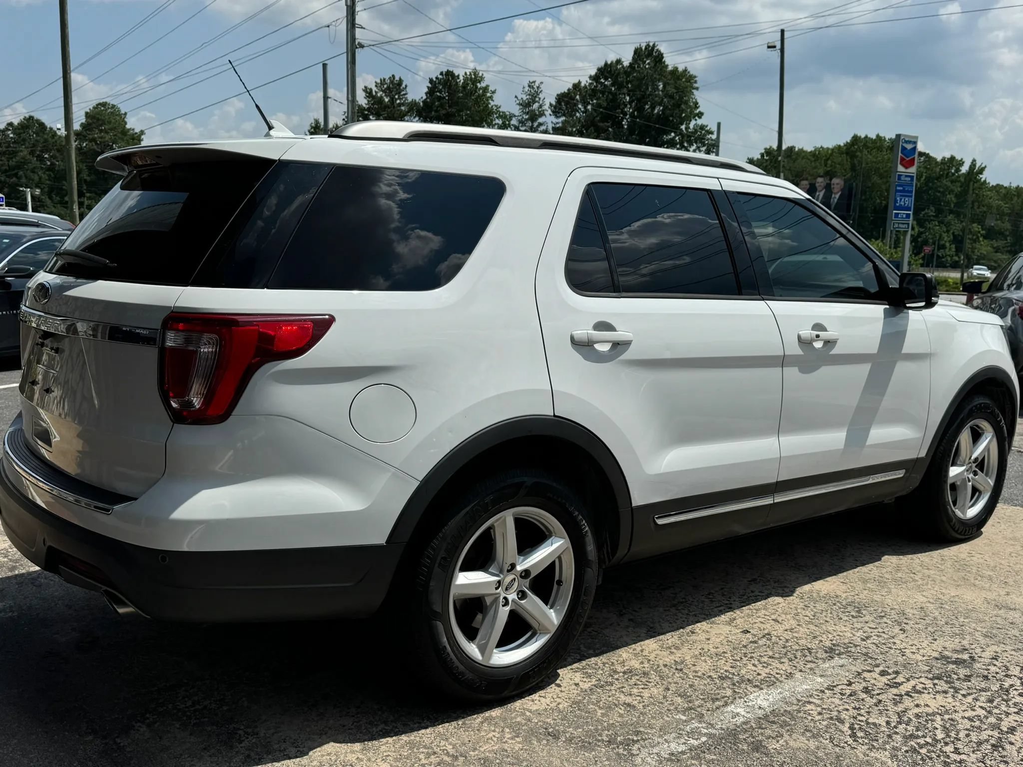Used 2018 Ford Explorer XLT w/ Equipment Group 202A FWD image 7