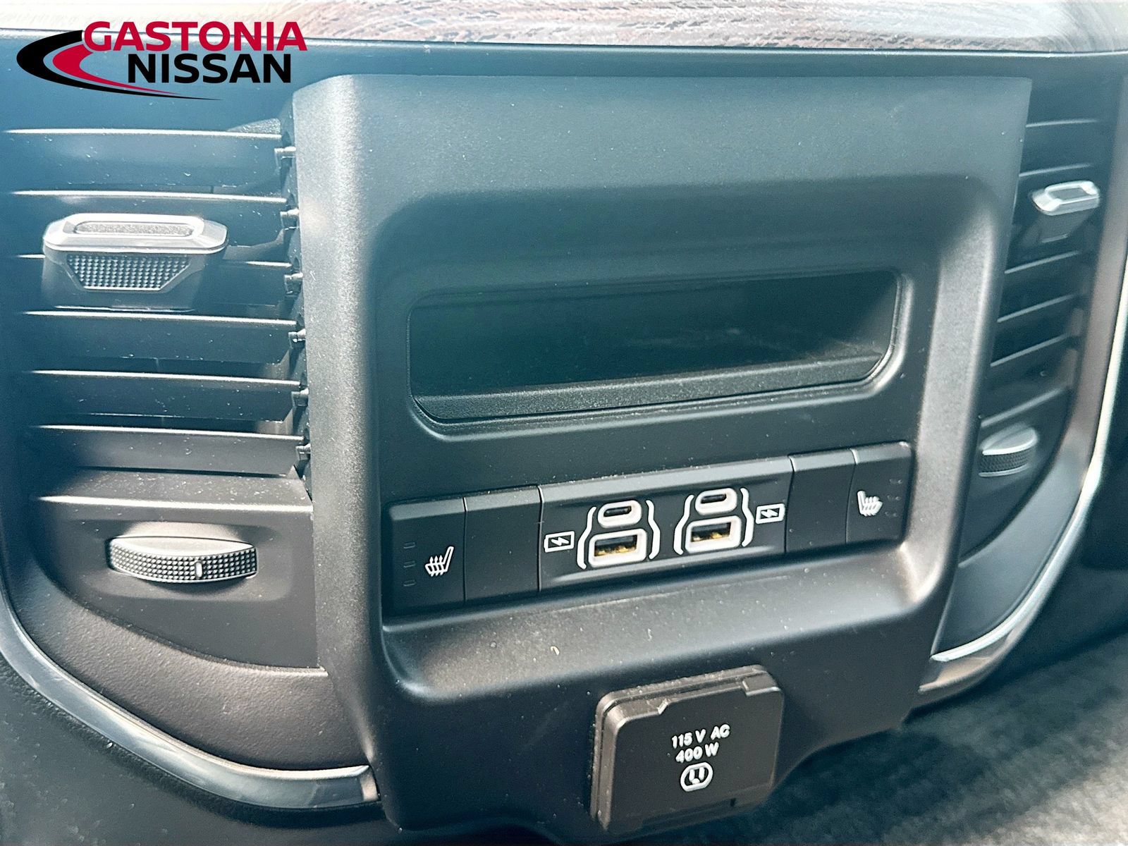 Used 2025 RAM 1500 Laramie AWD/4WD image 35