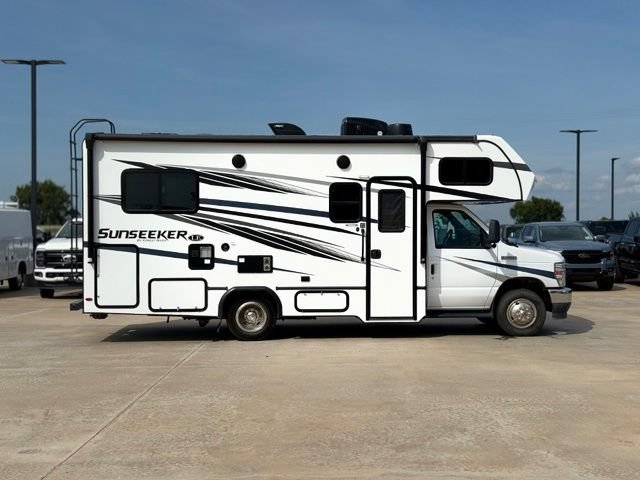 Used 2023 Ford E-350 and Econoline 350 Super Duty w/ Motorhome Prep Package RWD image 7