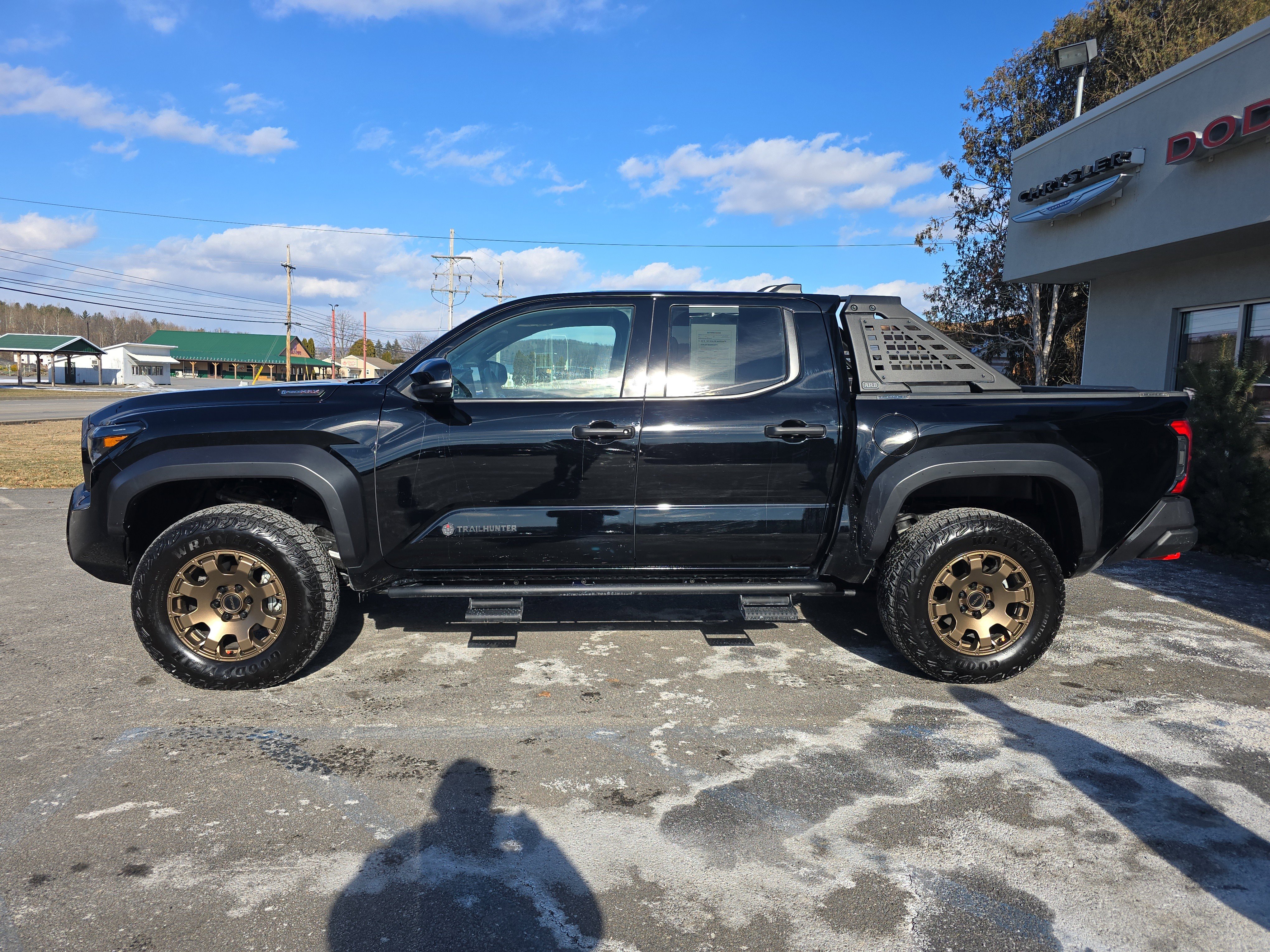 Used 2025 Toyota Tacoma Trailhunter image 7