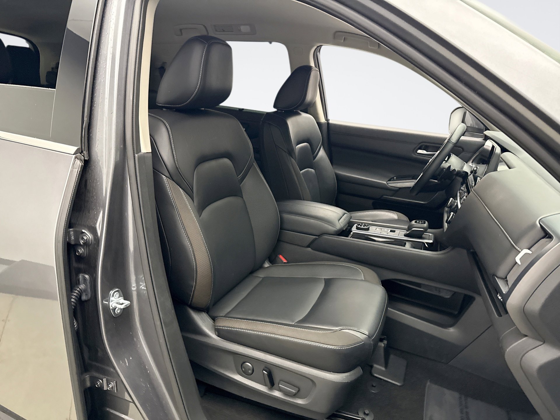 Used 2023 Nissan Pathfinder SL image 17