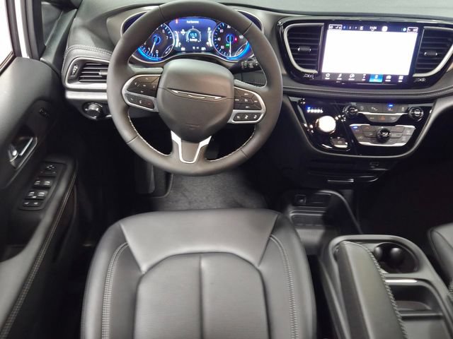 New 2027 Chrysler Pacifica Select w/ Family Tech Group FWD image 7