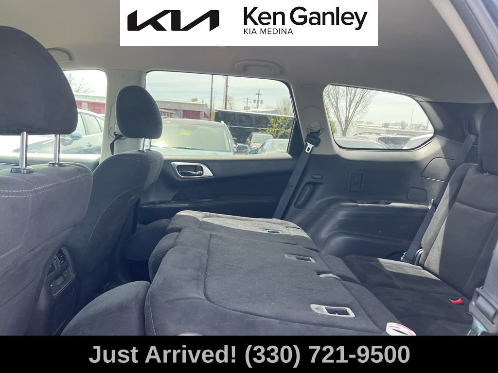 Used 2016 Nissan Pathfinder SV w/ Cargo Package AWD/4WD image 10