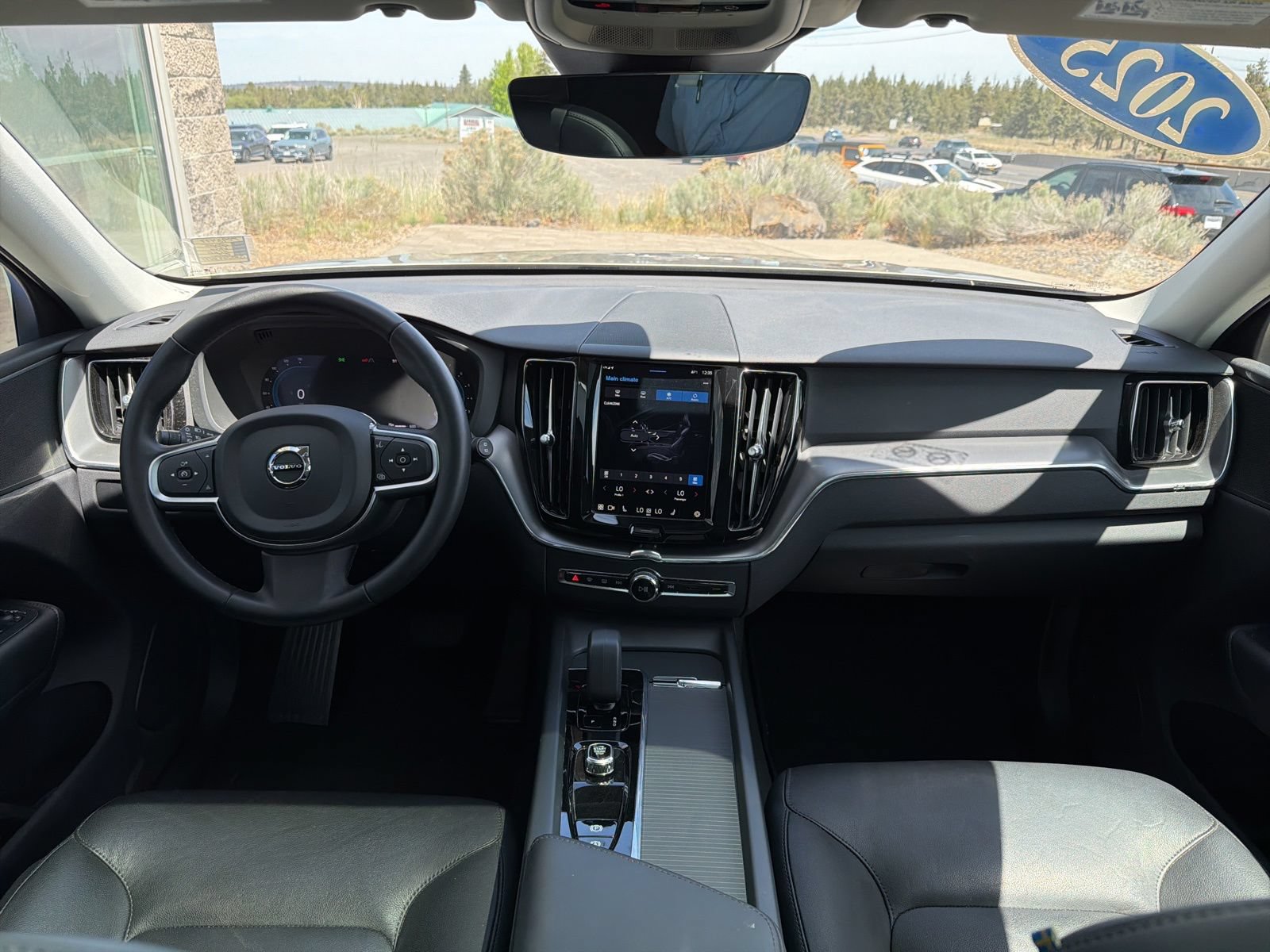 Used 2025 Volvo XC60 B5 Core AWD/4WD image 10