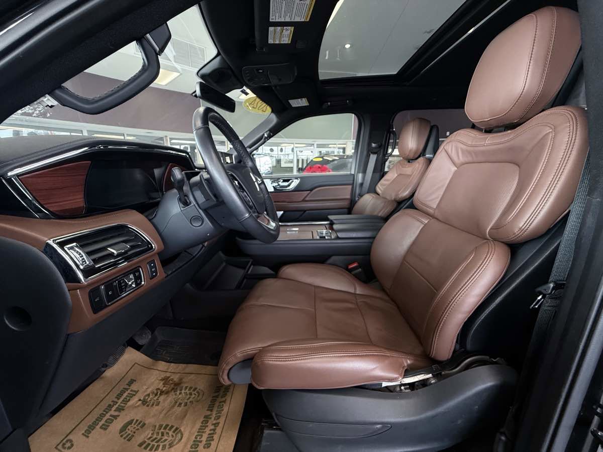 Used 2024 Lincoln Navigator Reserve AWD/4WD image 24