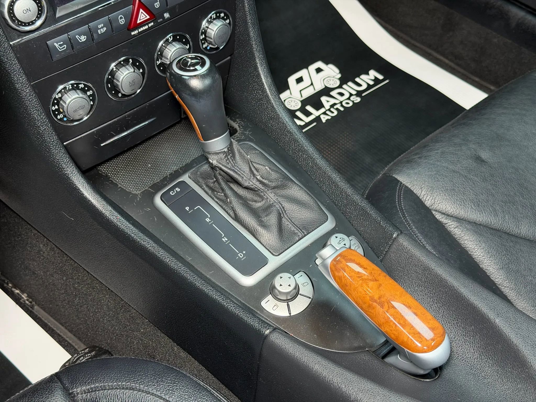 Used 2011 Mercedes-Benz SLK 300 image 27