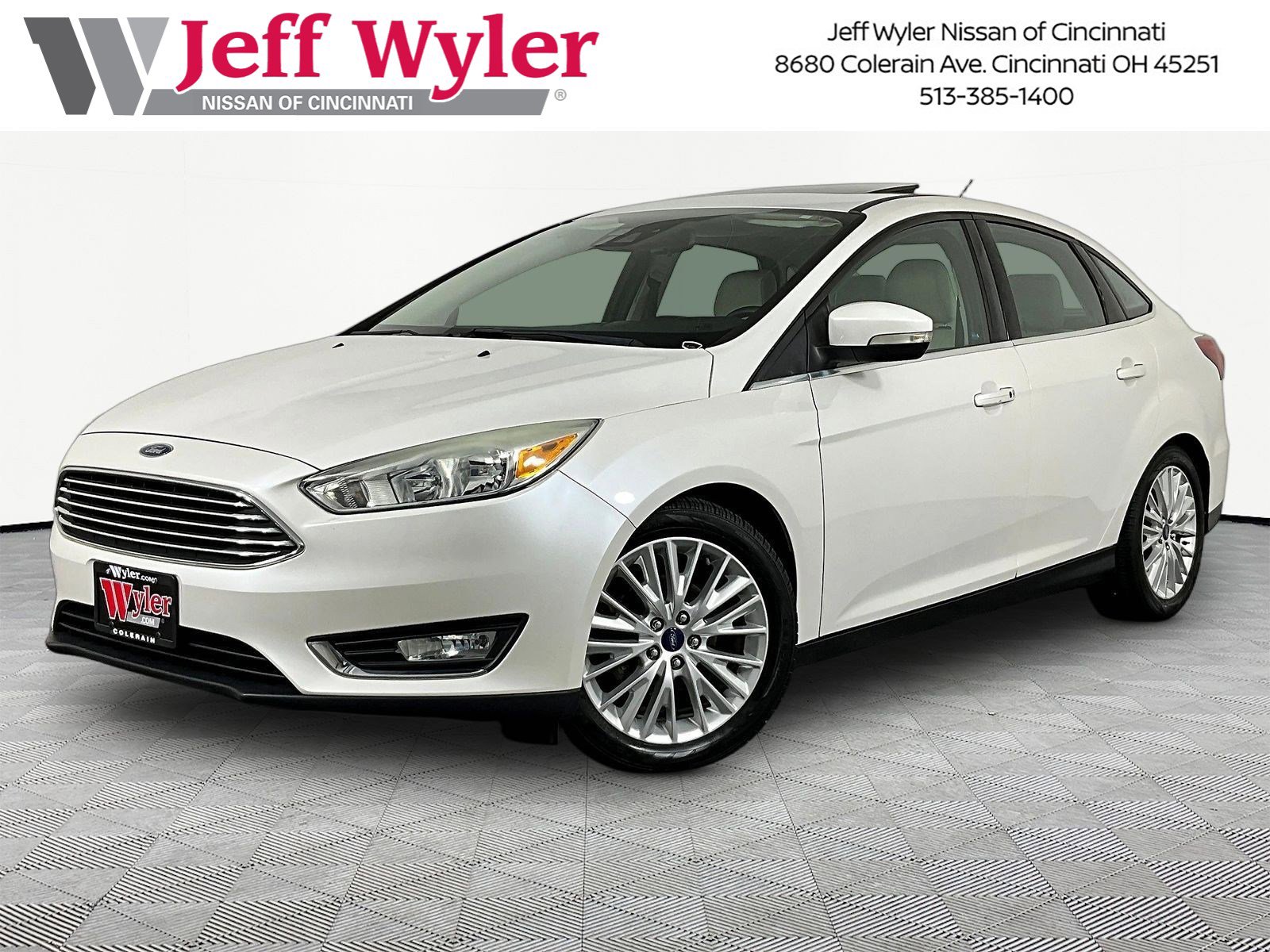 Used 2015 Ford Focus Titanium w/ Titanium Technology Package FWD image 1
