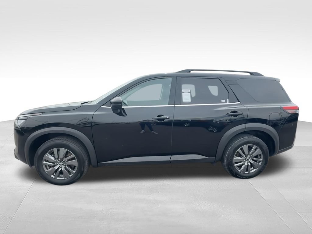 Used 2025 Nissan Pathfinder SV FWD image 5