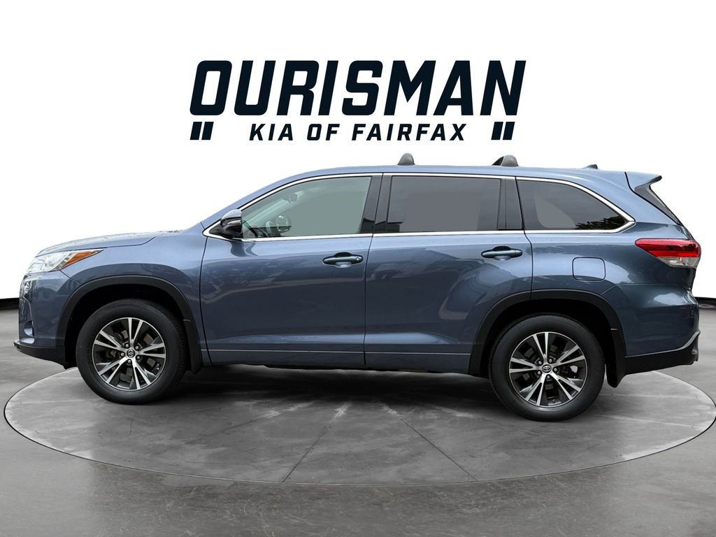 Used 2017 Toyota Highlander Plus AWD/4WD image 3