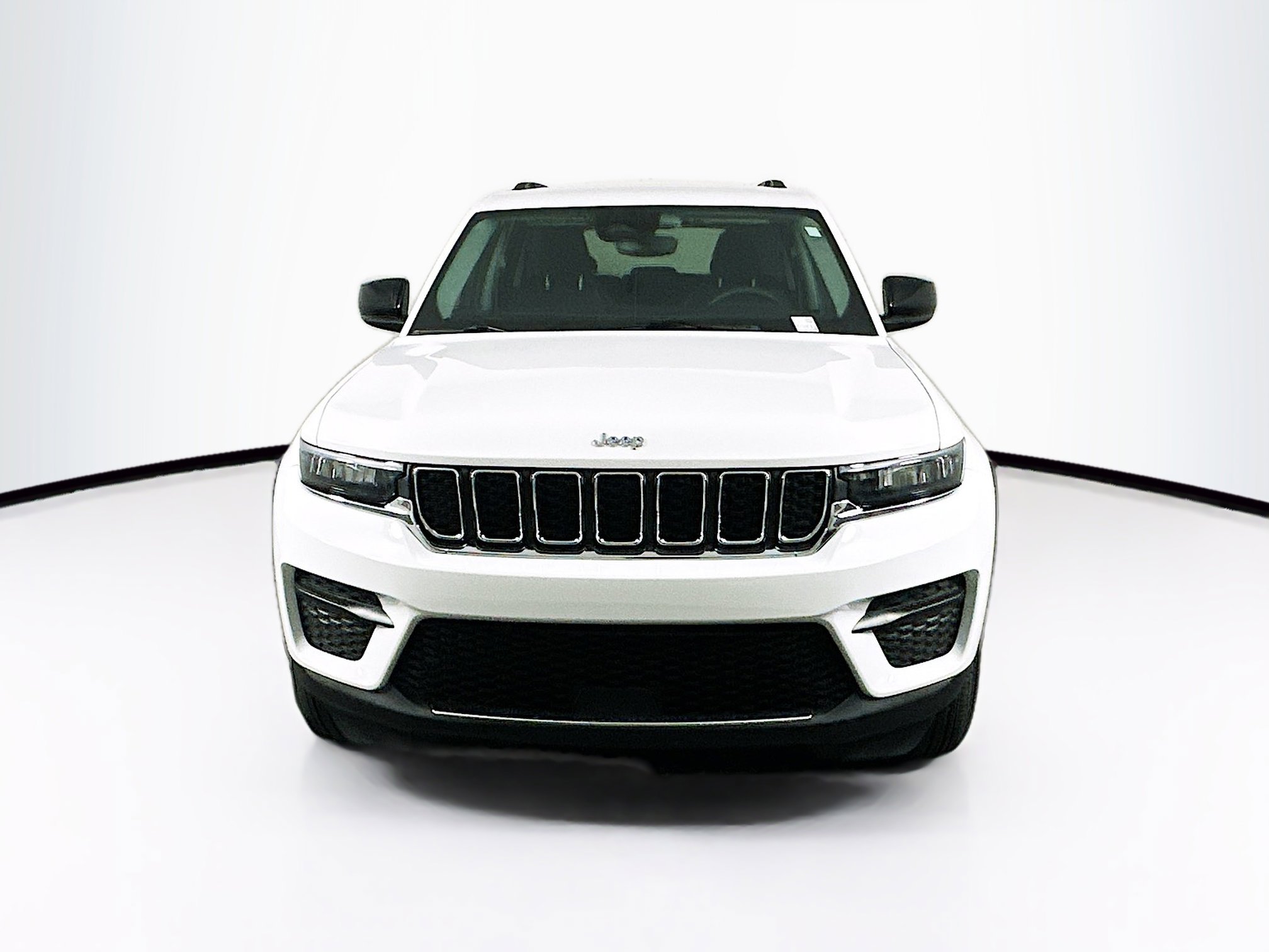 Used 2023 Jeep Grand Cherokee Laredo w/ Trailer Tow Prep Group (B) AWD/4WD image 2