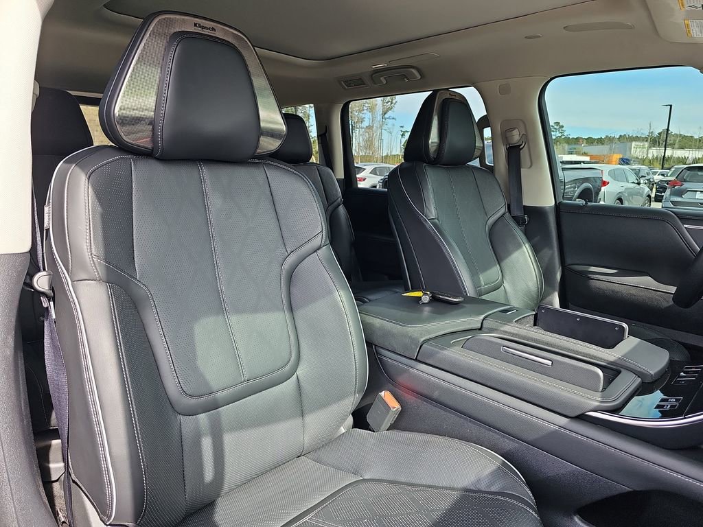 Used 2025 INFINITI QX80 Sensory image 13