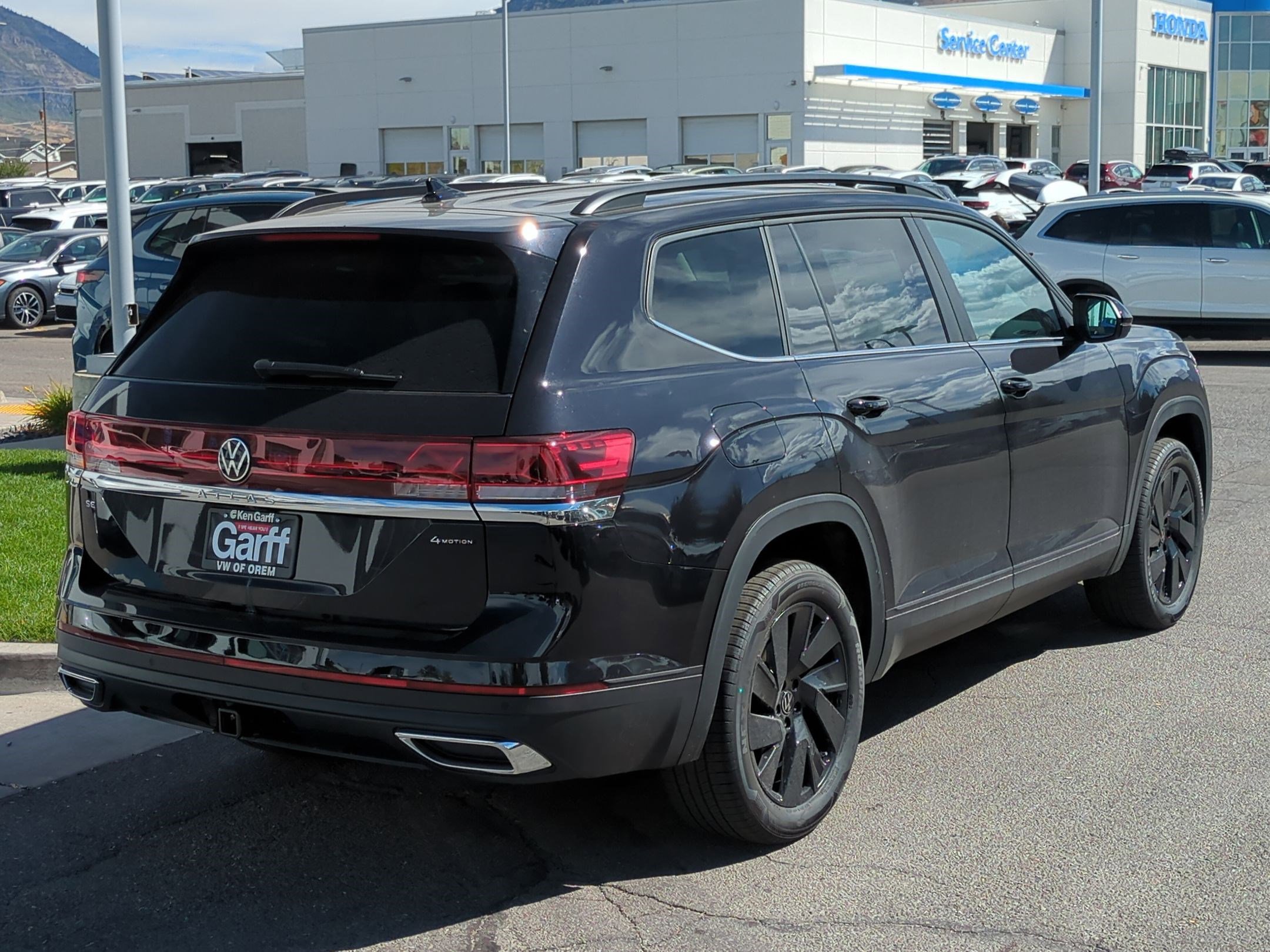 New 2026 Volkswagen Atlas SE image 3