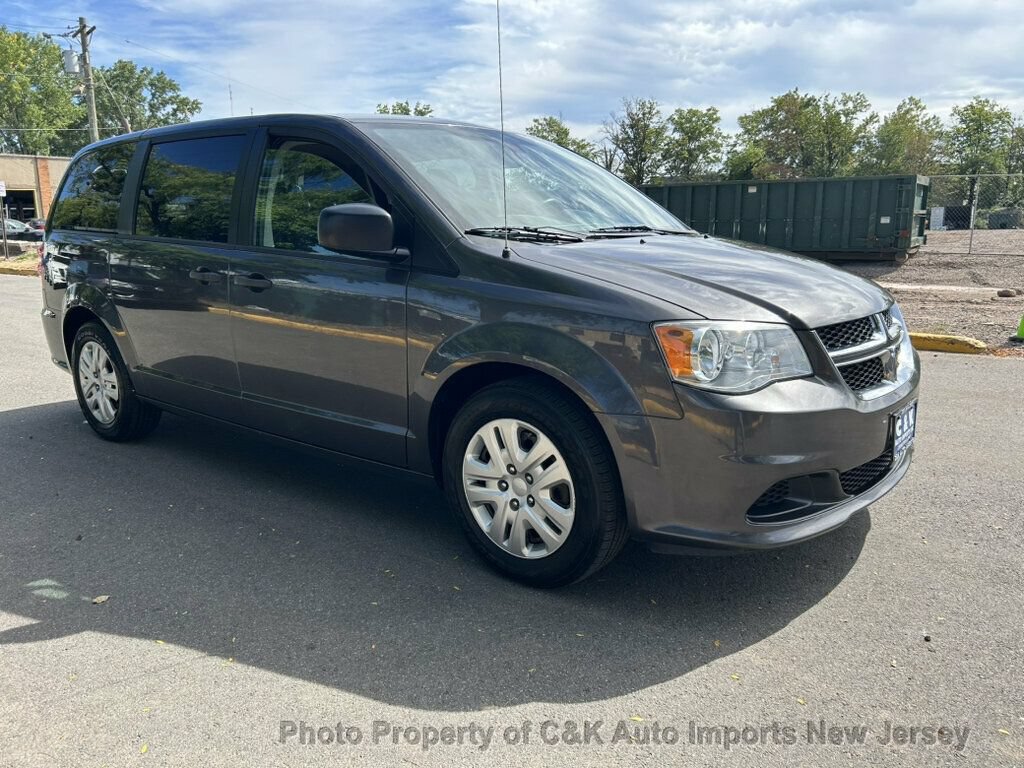 Used 2019 Dodge Grand Caravan SE w/ UConnect Hands-Free Group FWD image 7