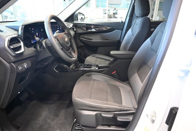 Used 2024 Chevrolet TrailBlazer LS w/ LS Convenience Package FWD image 9