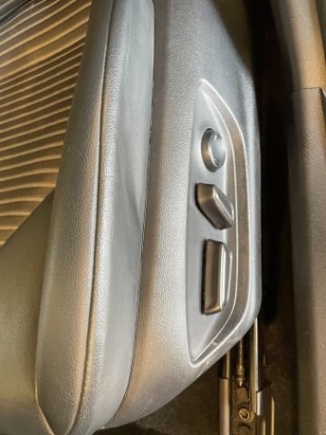 Used 2020 Toyota Camry SE FWD image 11