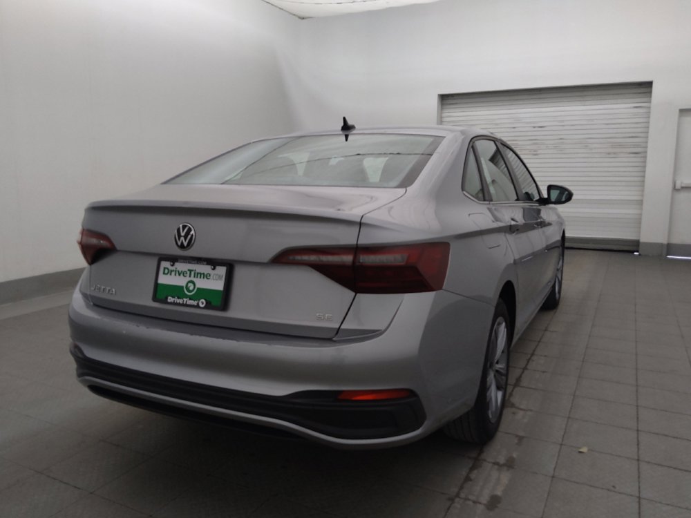 Used 2024 Volkswagen Jetta SE FWD image 9