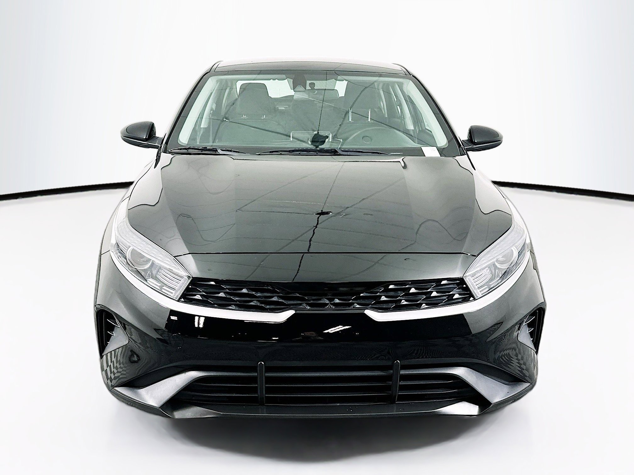 Used 2023 Kia Forte LX image 2