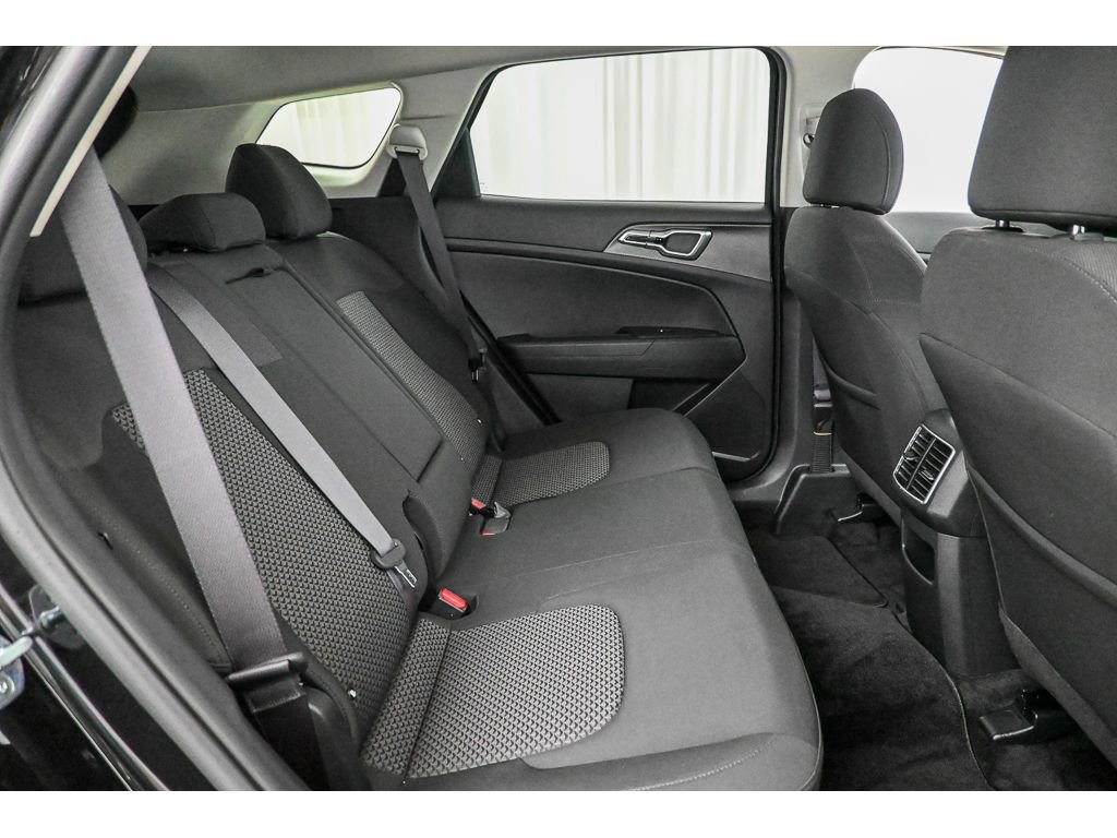 Used 2023 Kia Sportage LX image 17