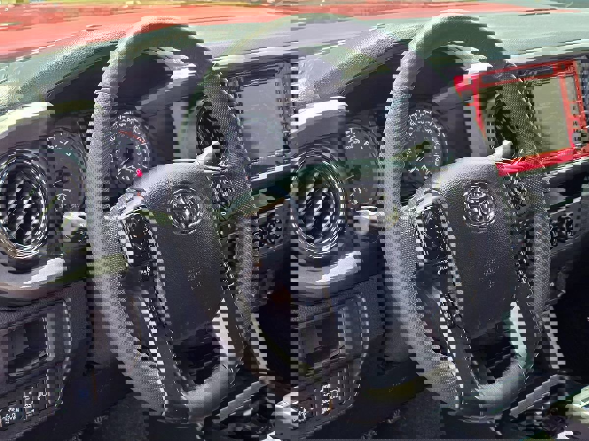 Used 2018 Toyota Tacoma TRD Off-Road w/ Technology Package image 15