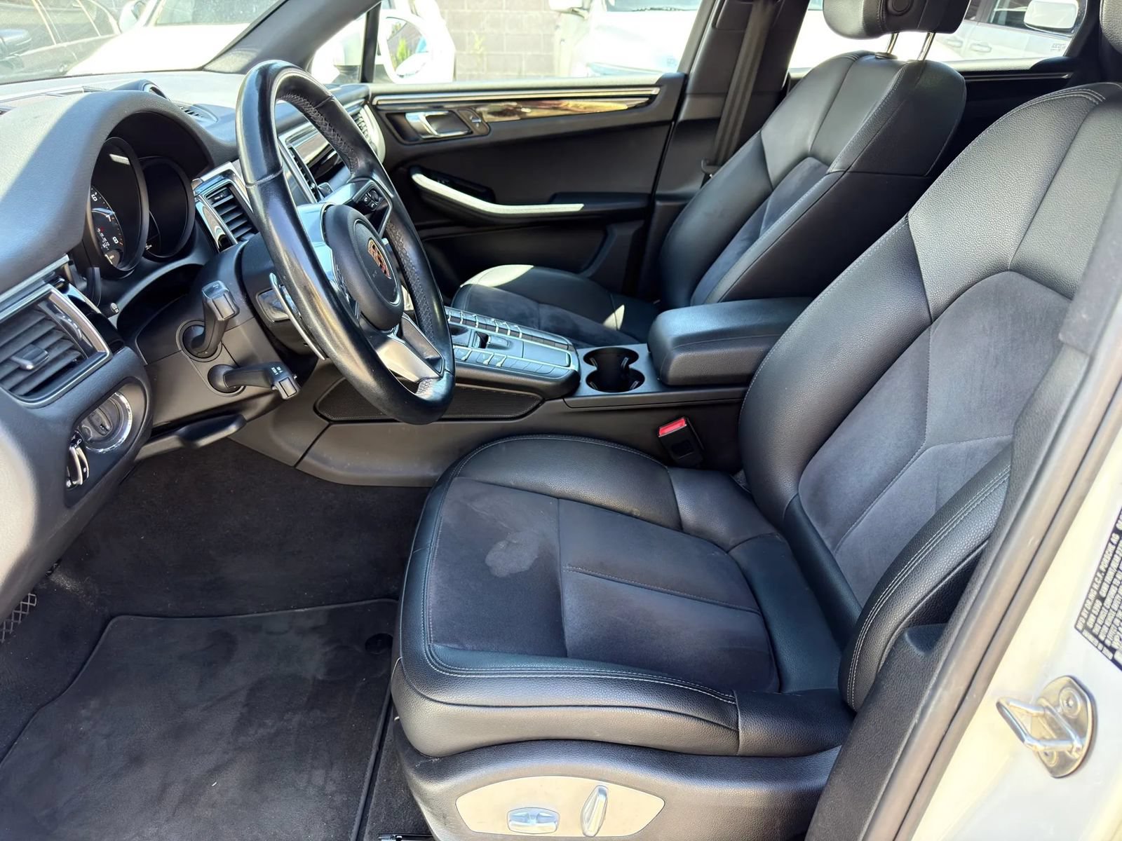 Used 2018 Porsche Macan Sport Edition AWD/4WD image 8