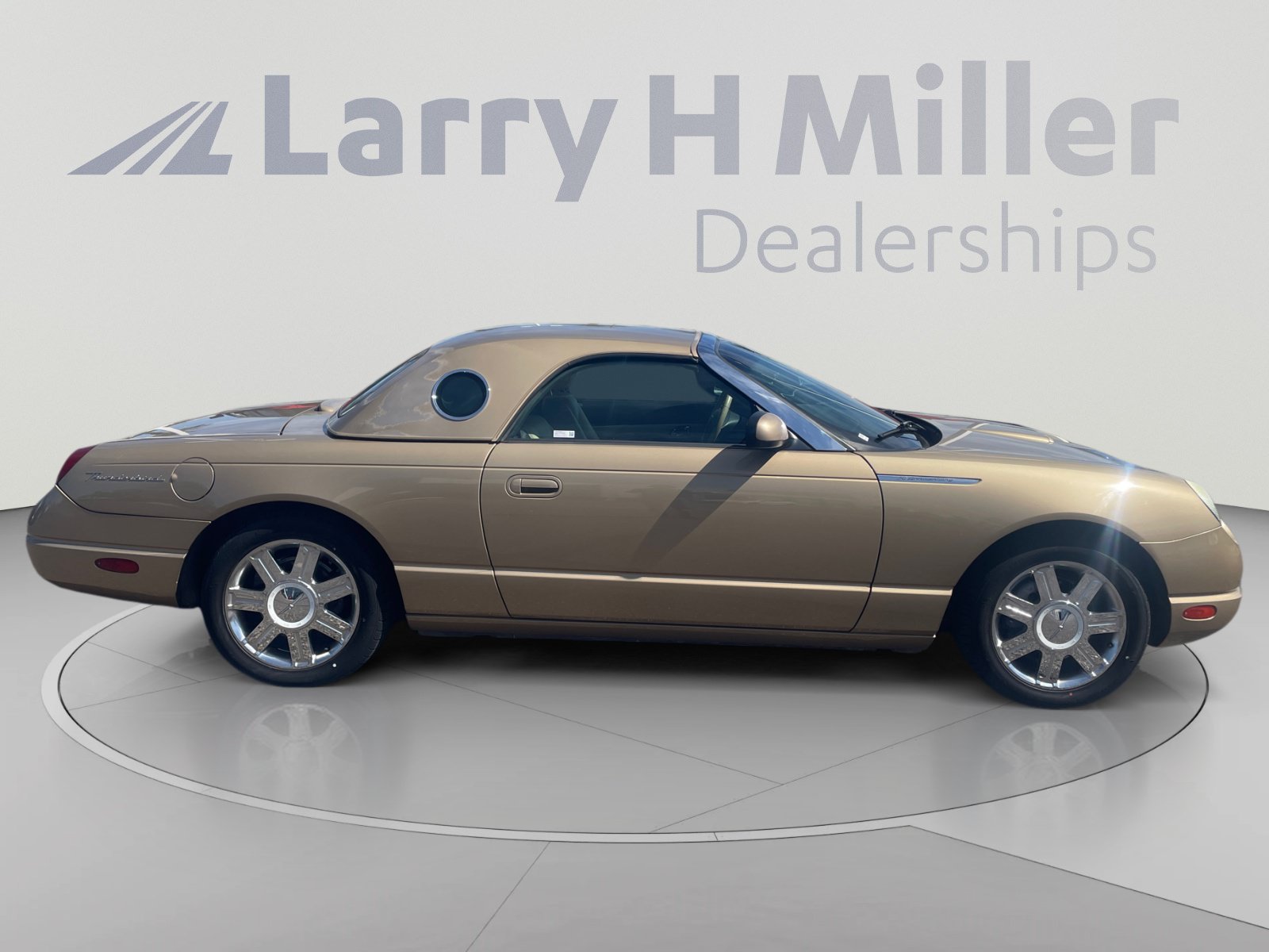 Used 2005 Ford Thunderbird RWD image 6