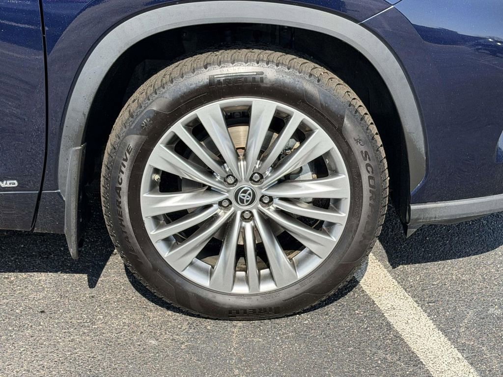 Used 2023 Toyota Highlander Platinum image 25