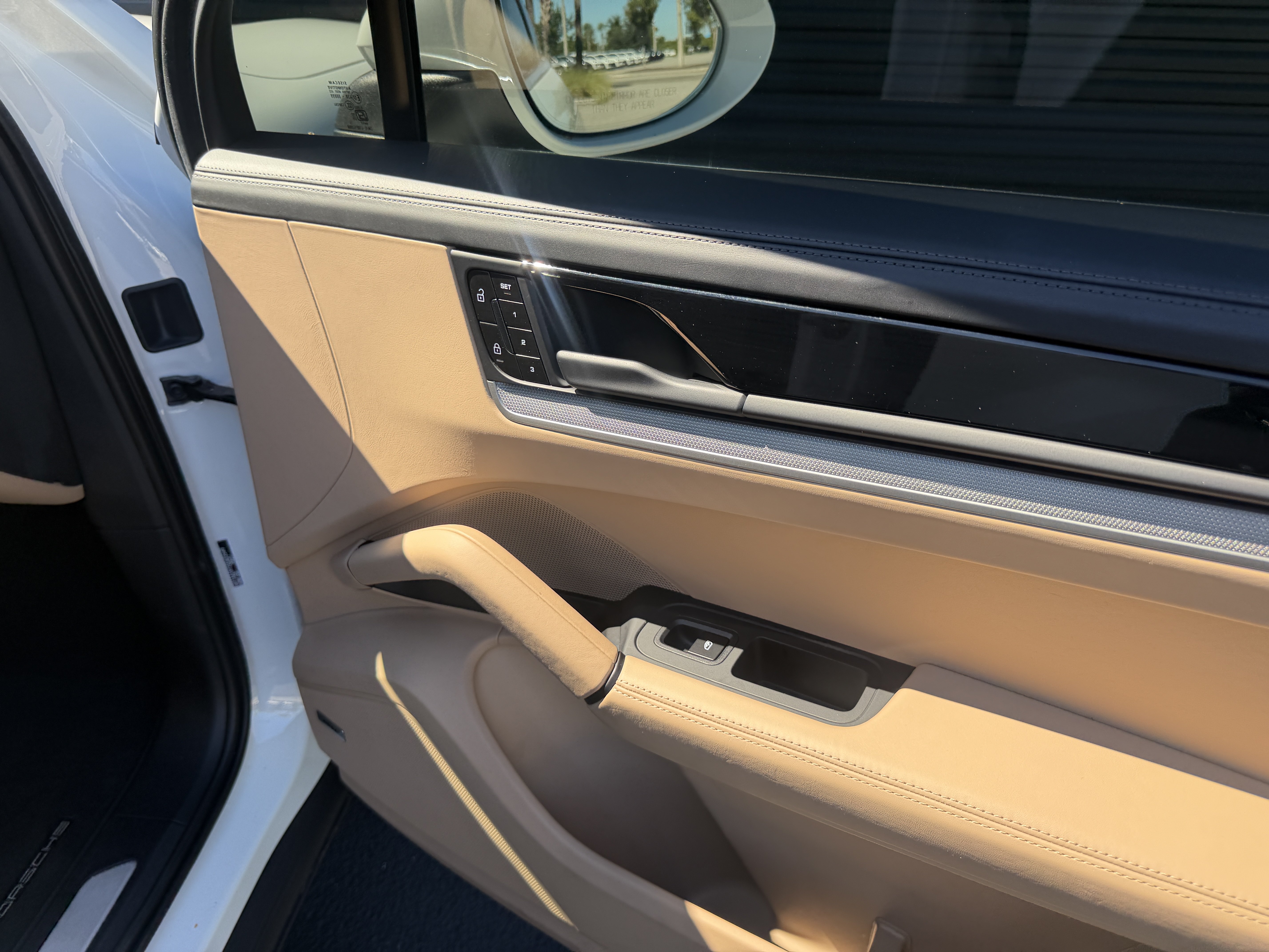Certified 2025 Porsche Cayenne AWD/4WD image 25