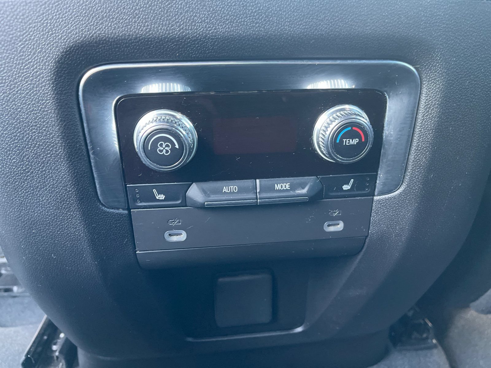 Used 2024 GMC Yukon Denali AWD/4WD image 15