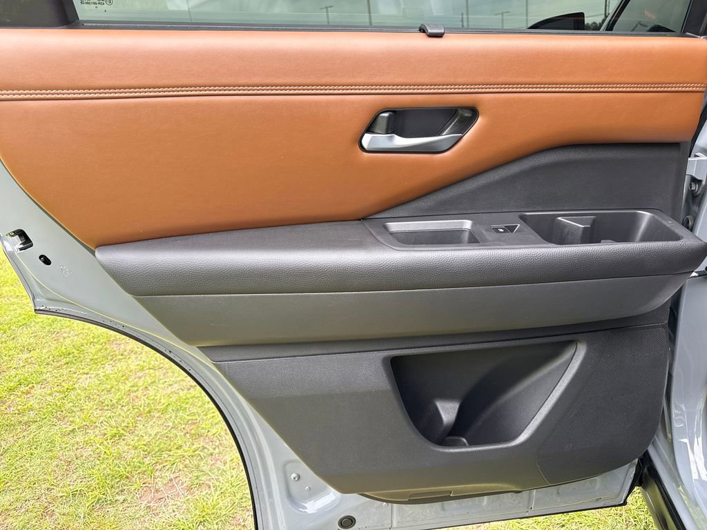 Used 2022 Nissan Pathfinder Platinum w/ Cargo Package FWD image 39