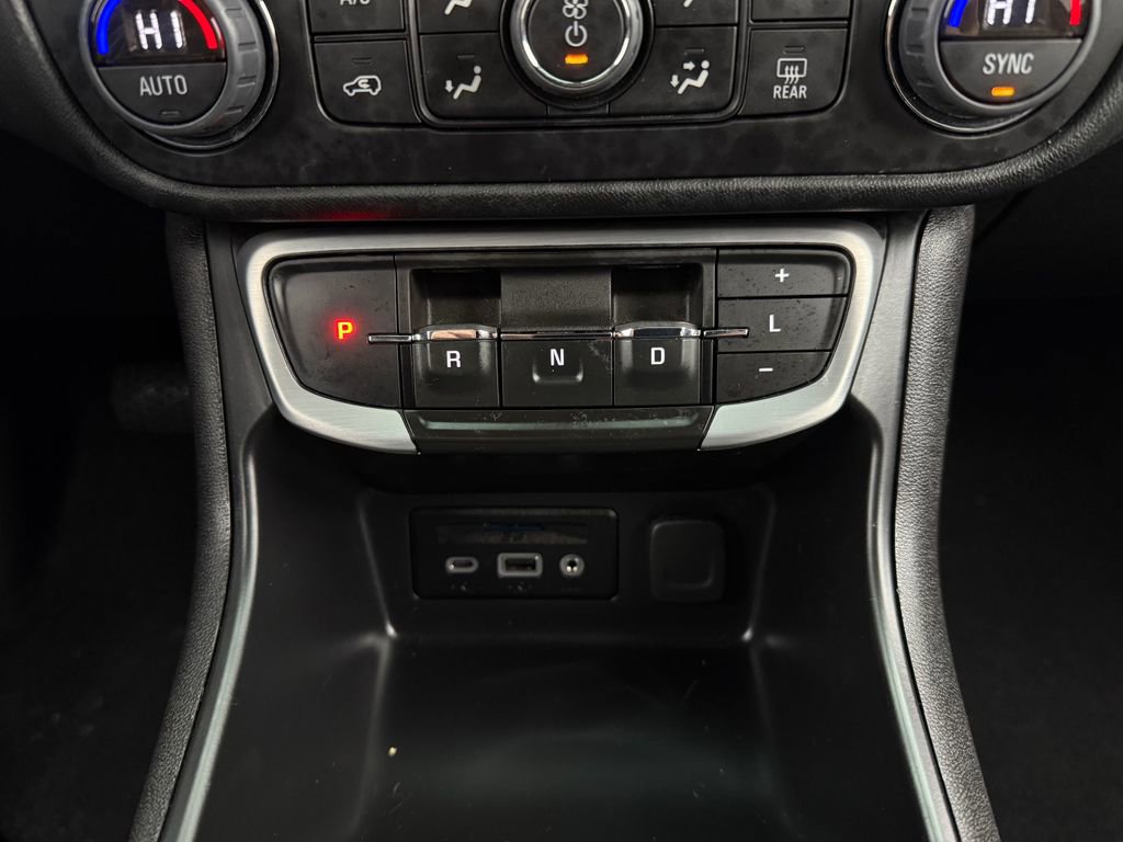 Used 2023 GMC Terrain SLT image 44