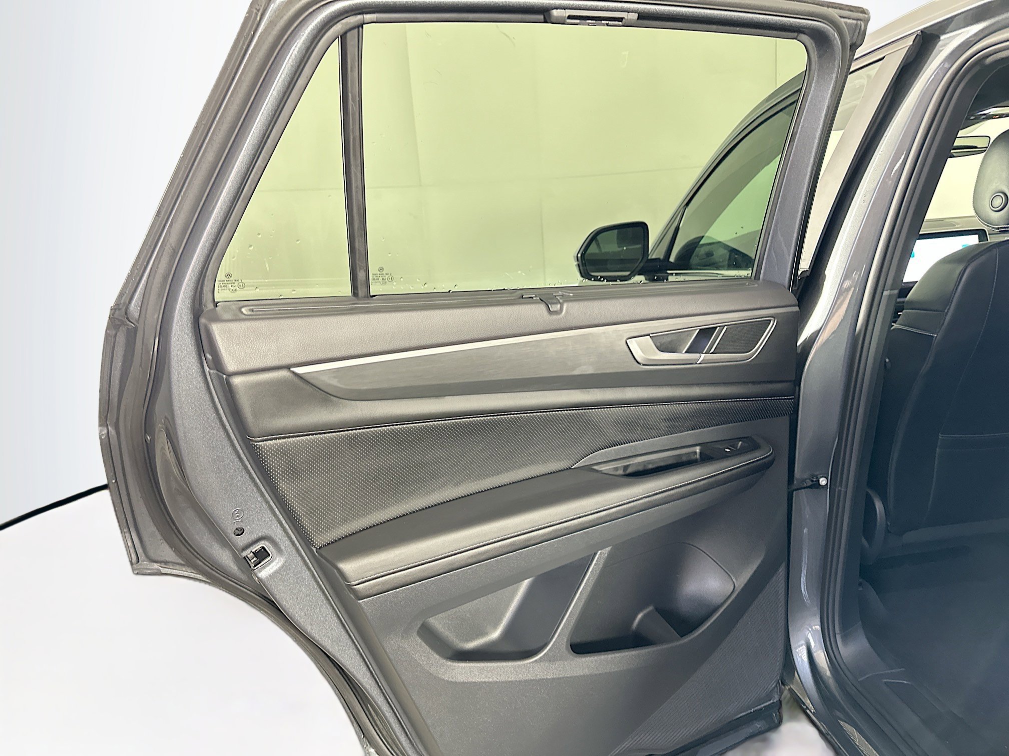 Used 2024 Volkswagen Atlas Cross Sport SE image 24