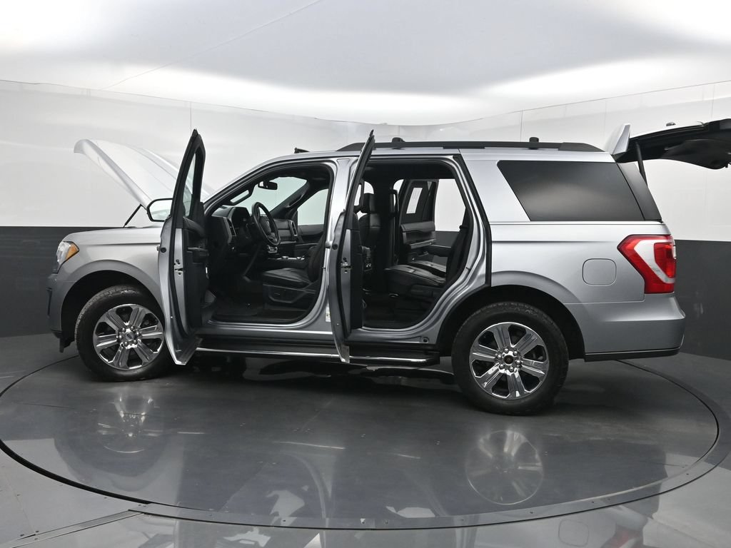 Used 2020 Ford Expedition XLT w/ Equipment Group 202A AWD/4WD image 37