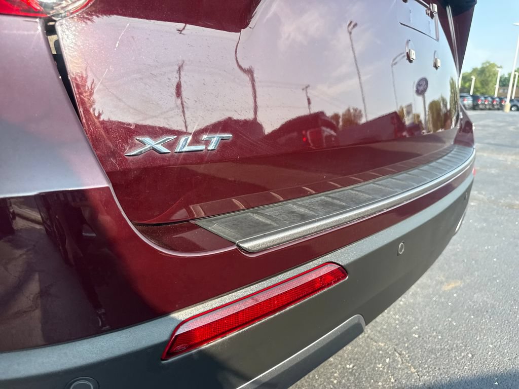 Used 2023 Ford Explorer XLT w/ Equipment Group 202A AWD/4WD image 13