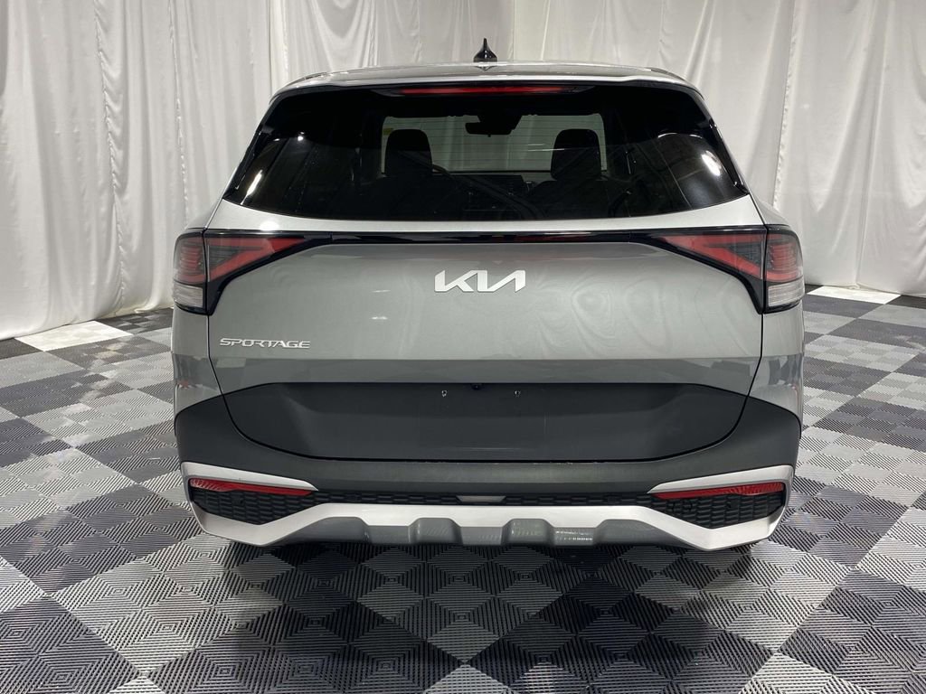 Used 2024 Kia Sportage LX image 4