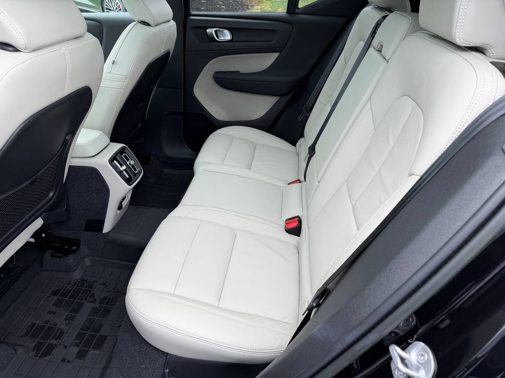 Certified 2023 Volvo XC40 B5 Plus w/ Protection Package Premier AWD/4WD image 21