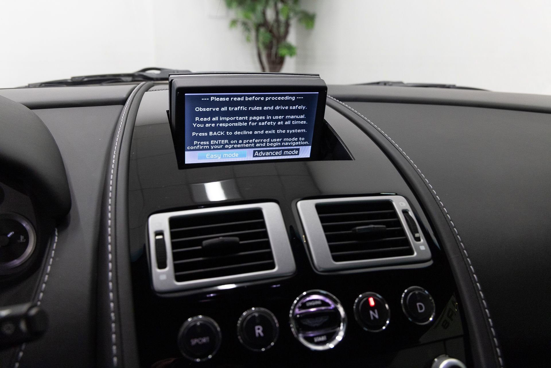 Used 2011 Aston Martin V8 Vantage S RWD image 16